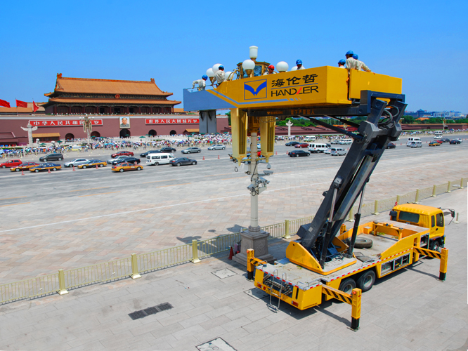 華燈檢修車天安門廣場工作場景