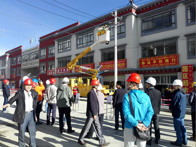 西藏帶電作業場景